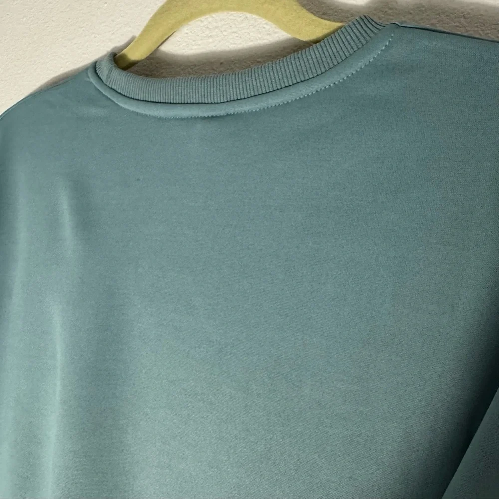 NWT Muted blue Goose Bumps sweat shirt size Medium